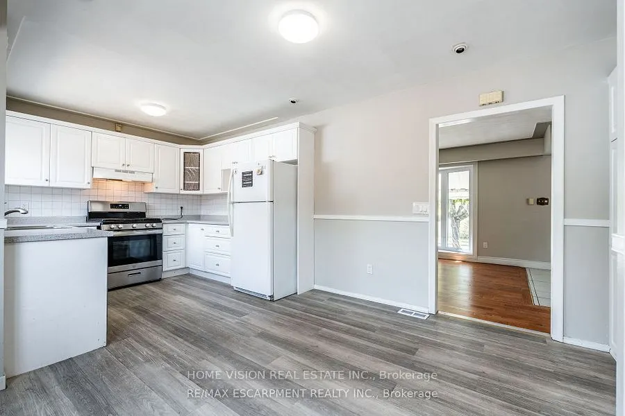 3 Tanager Avenue E