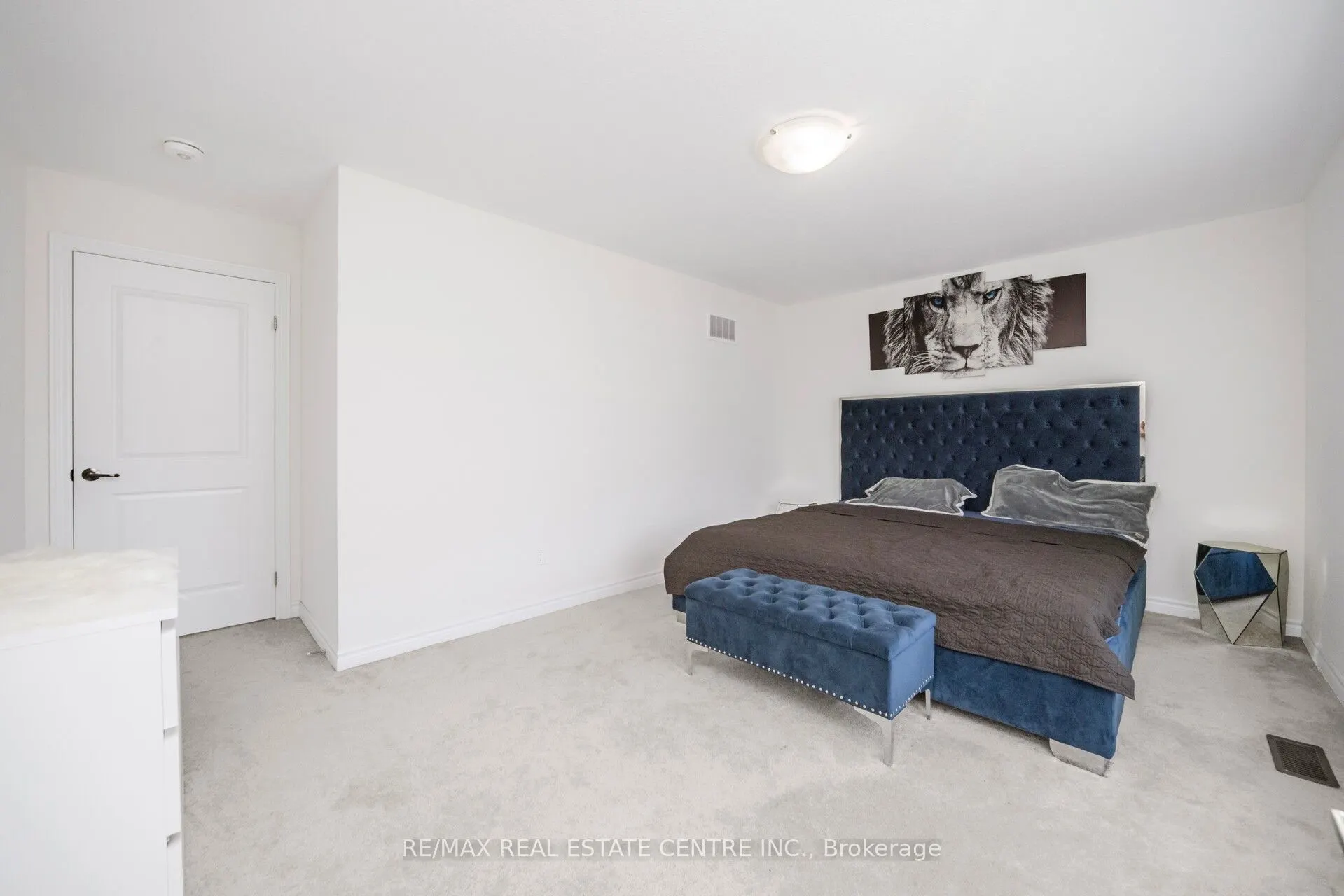 16 Flagg Avenue