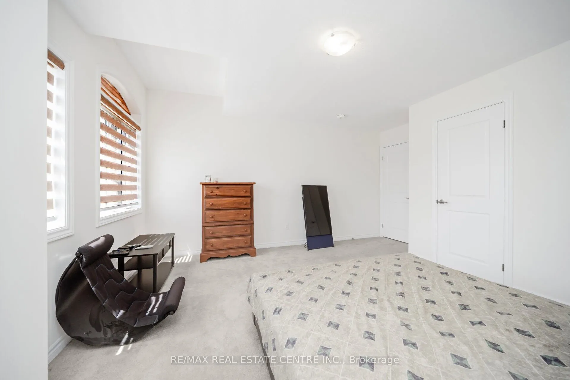 16 Flagg Avenue