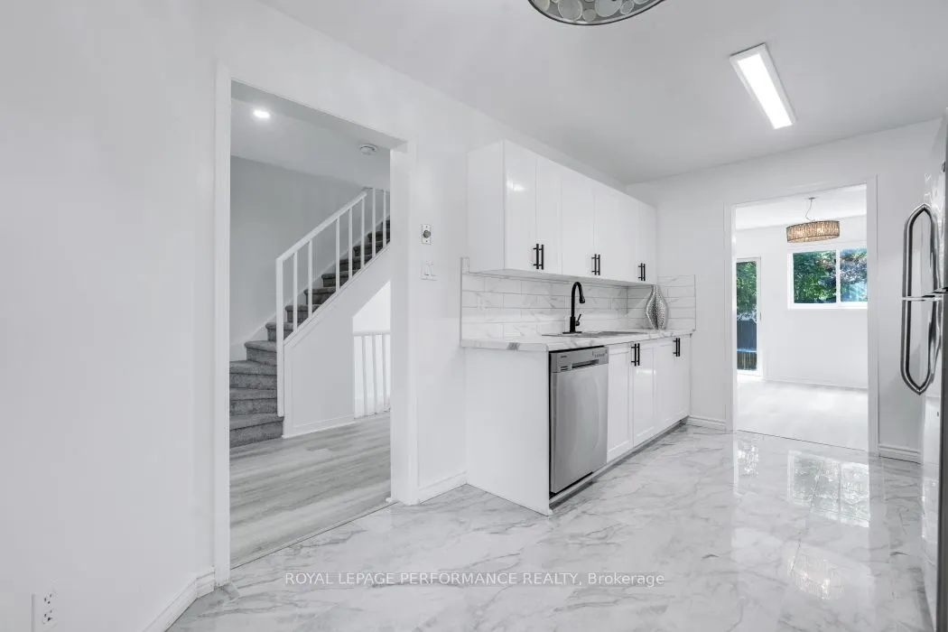 1416 CARAVEL Crescent