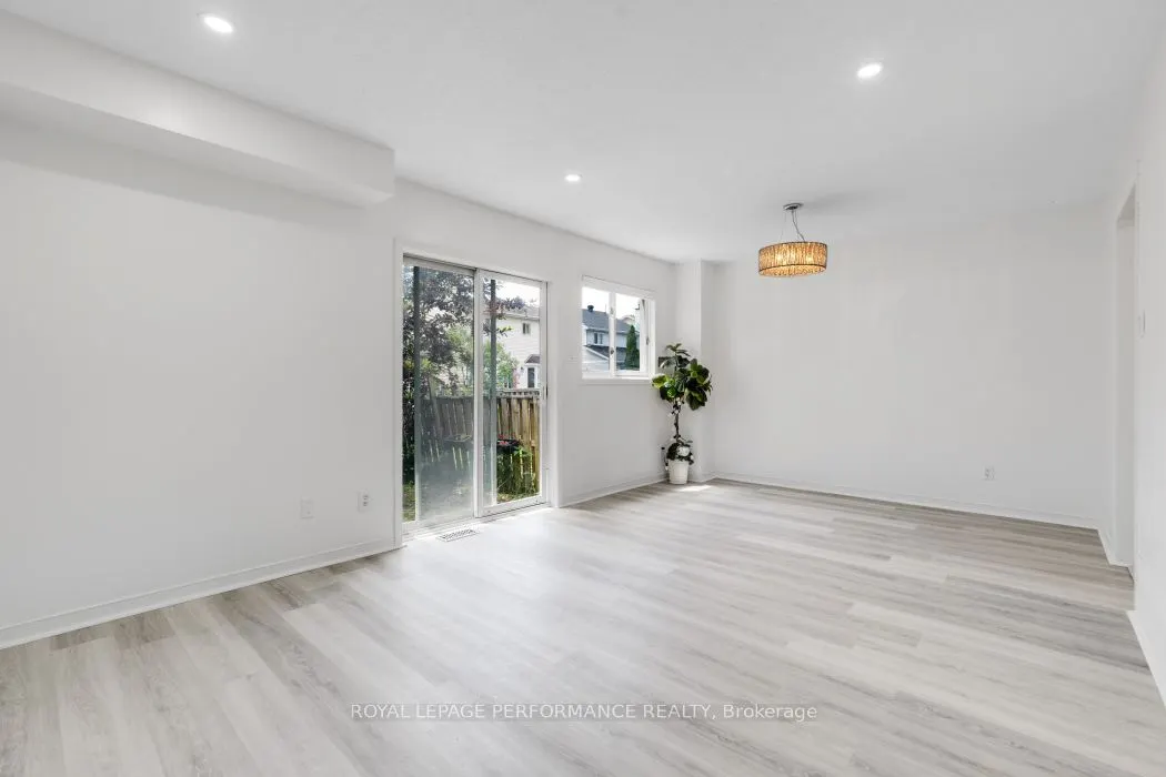 1416 CARAVEL Crescent