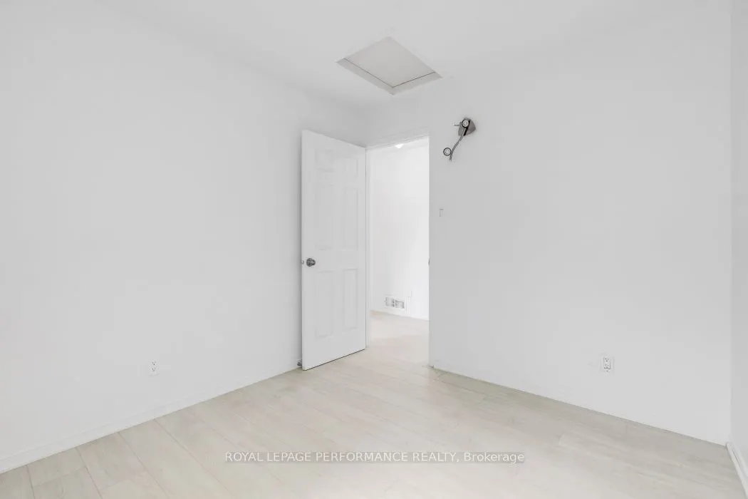 1416 CARAVEL Crescent