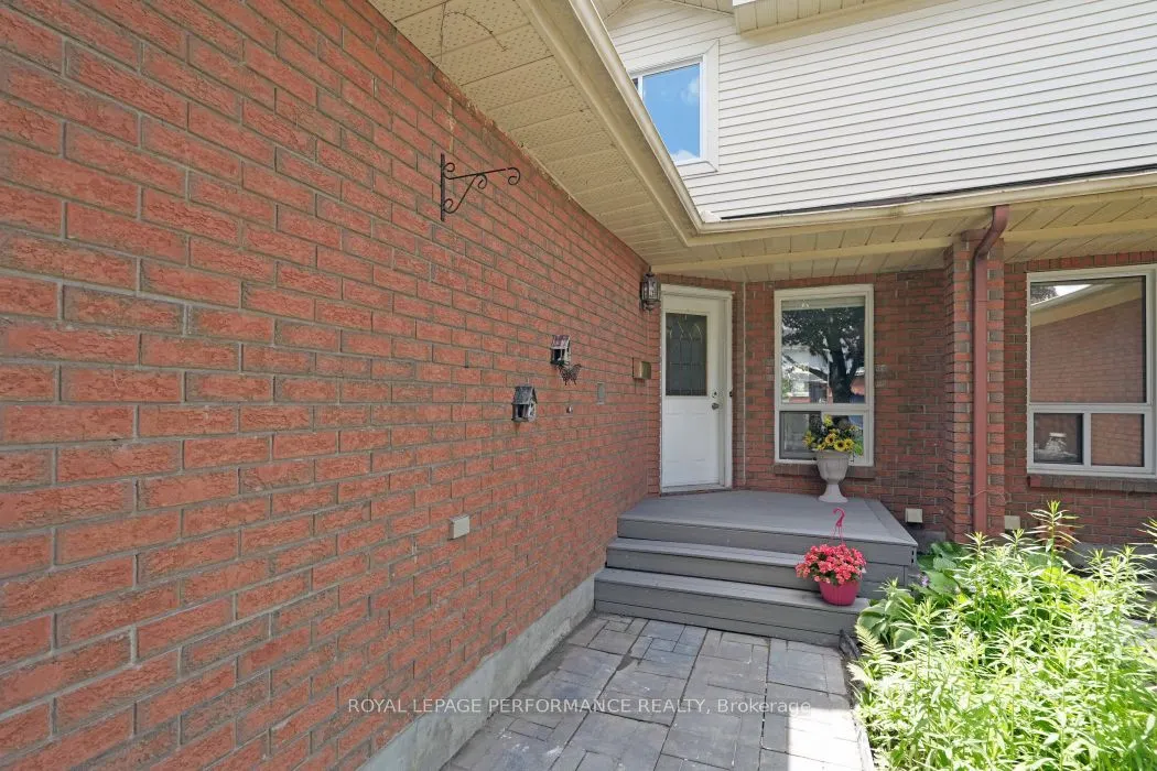 1416 CARAVEL Crescent