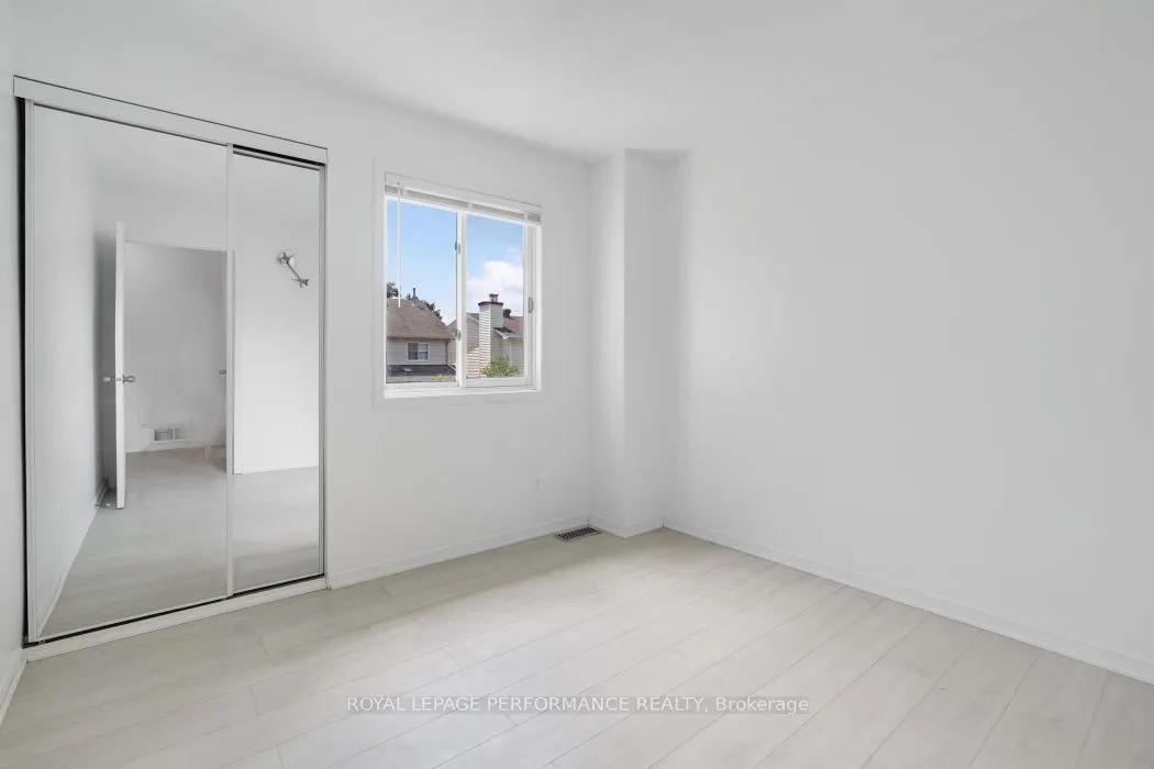 1416 CARAVEL Crescent
