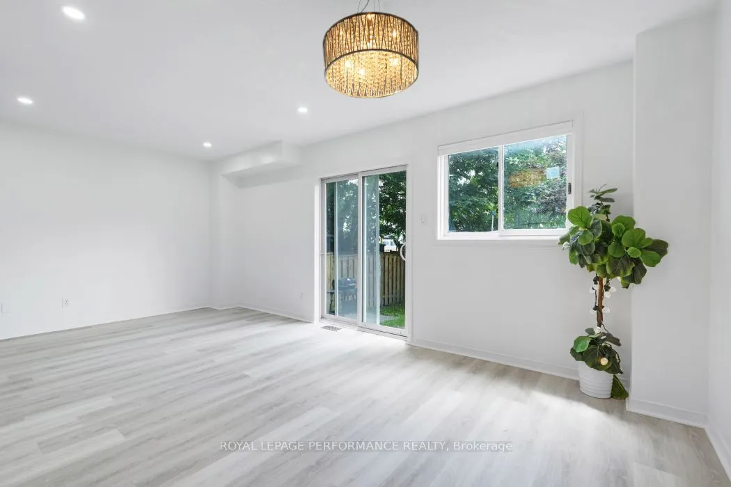 1416 CARAVEL Crescent