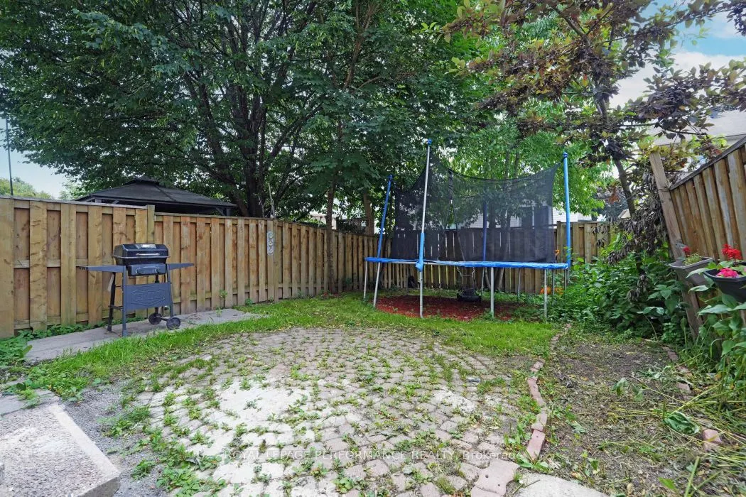 1416 CARAVEL Crescent