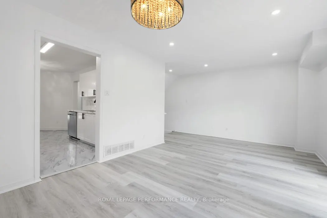 1416 CARAVEL Crescent