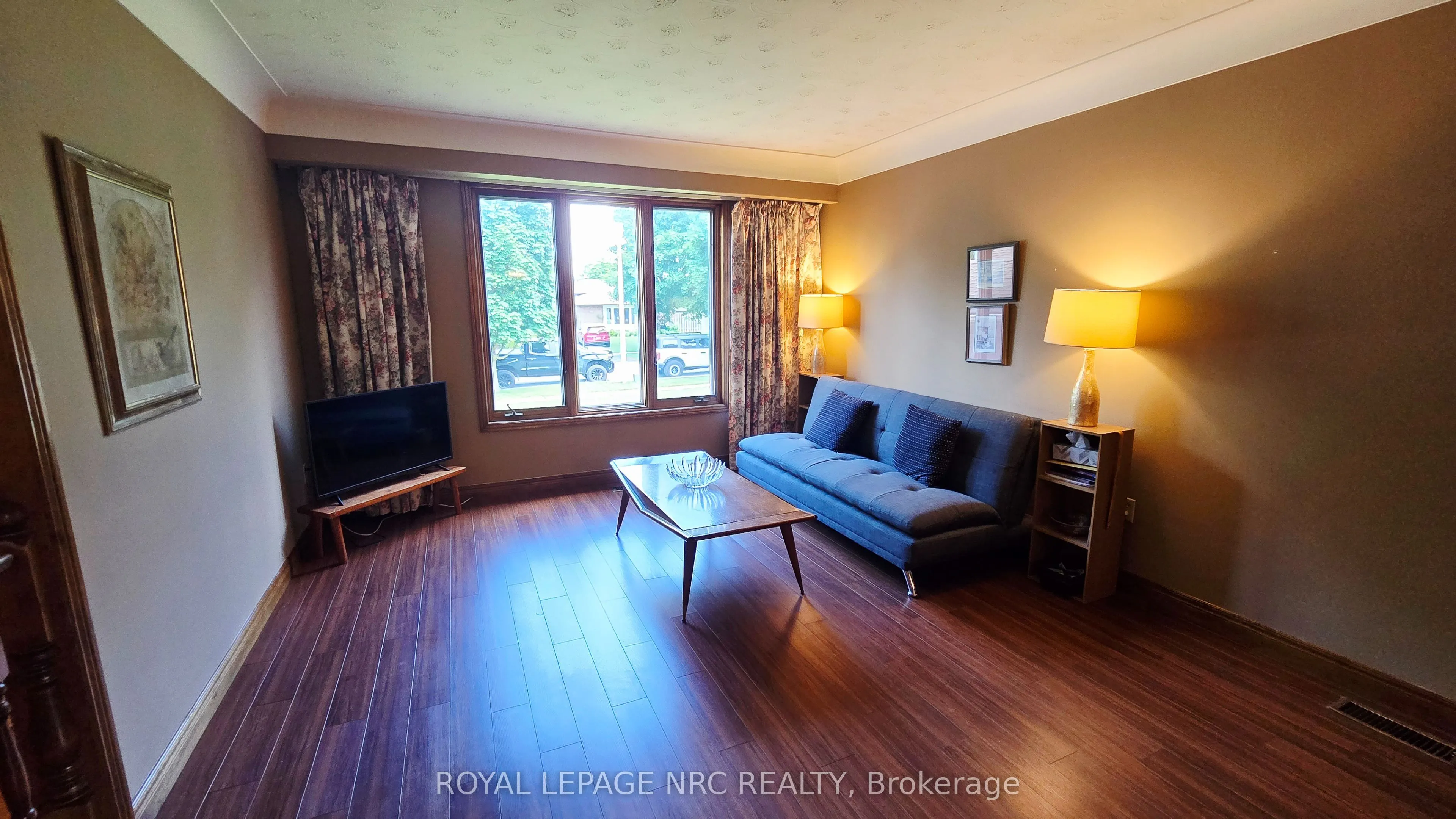 145 Leaside Drive