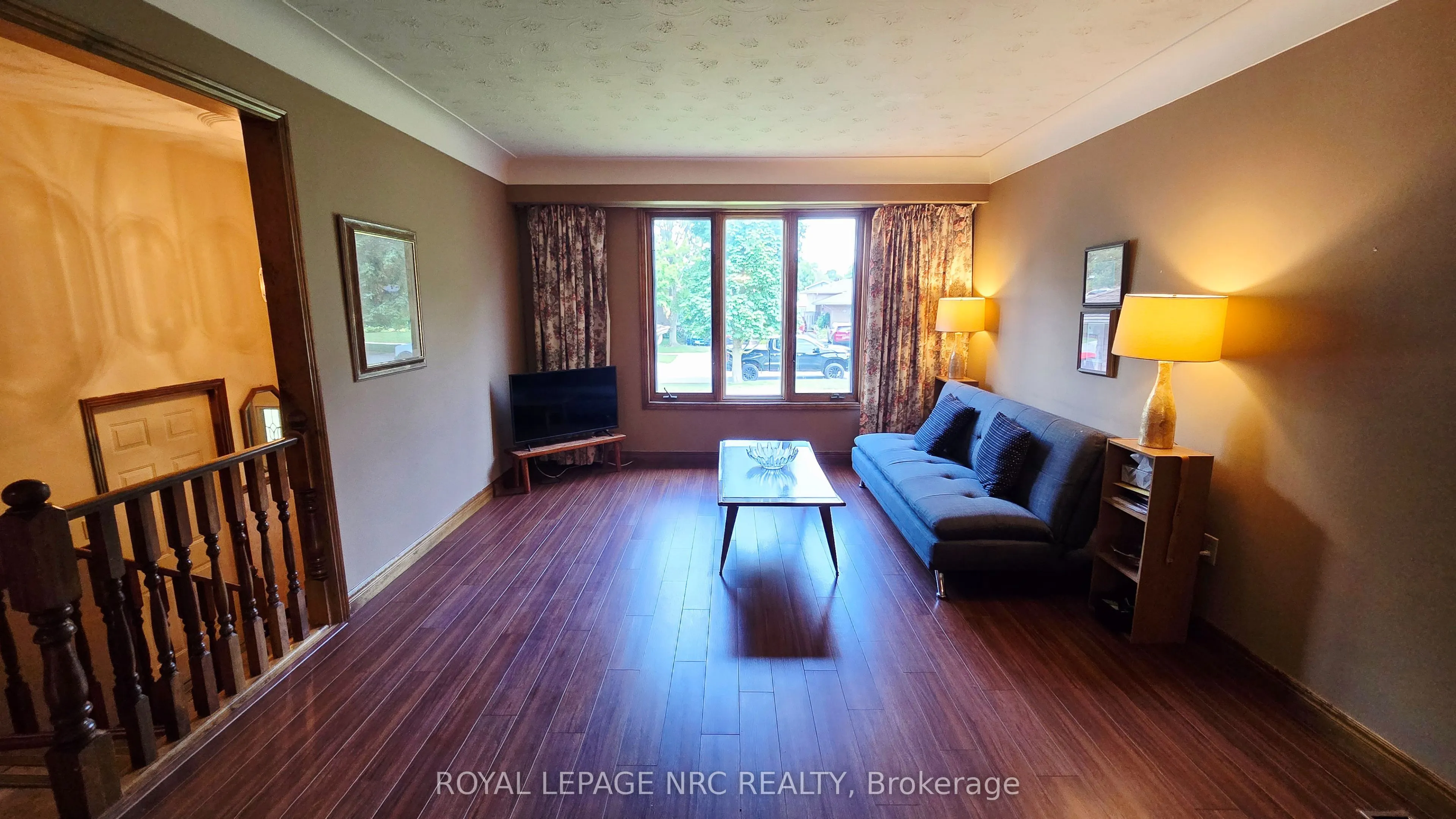 145 Leaside Drive