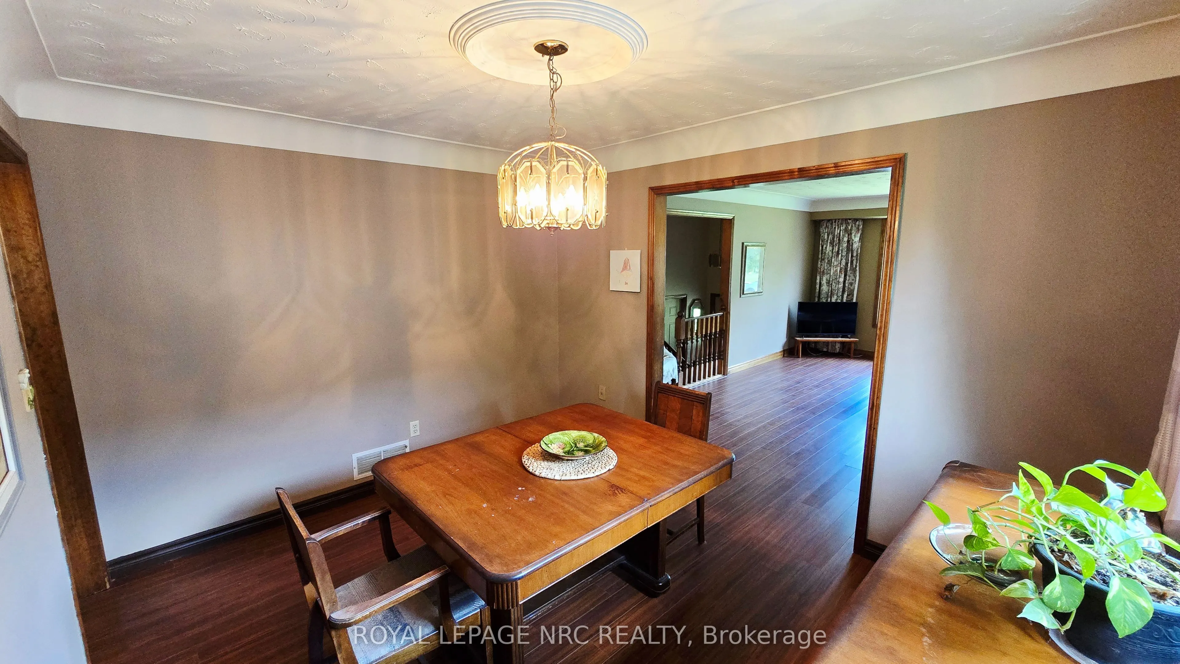 145 Leaside Drive