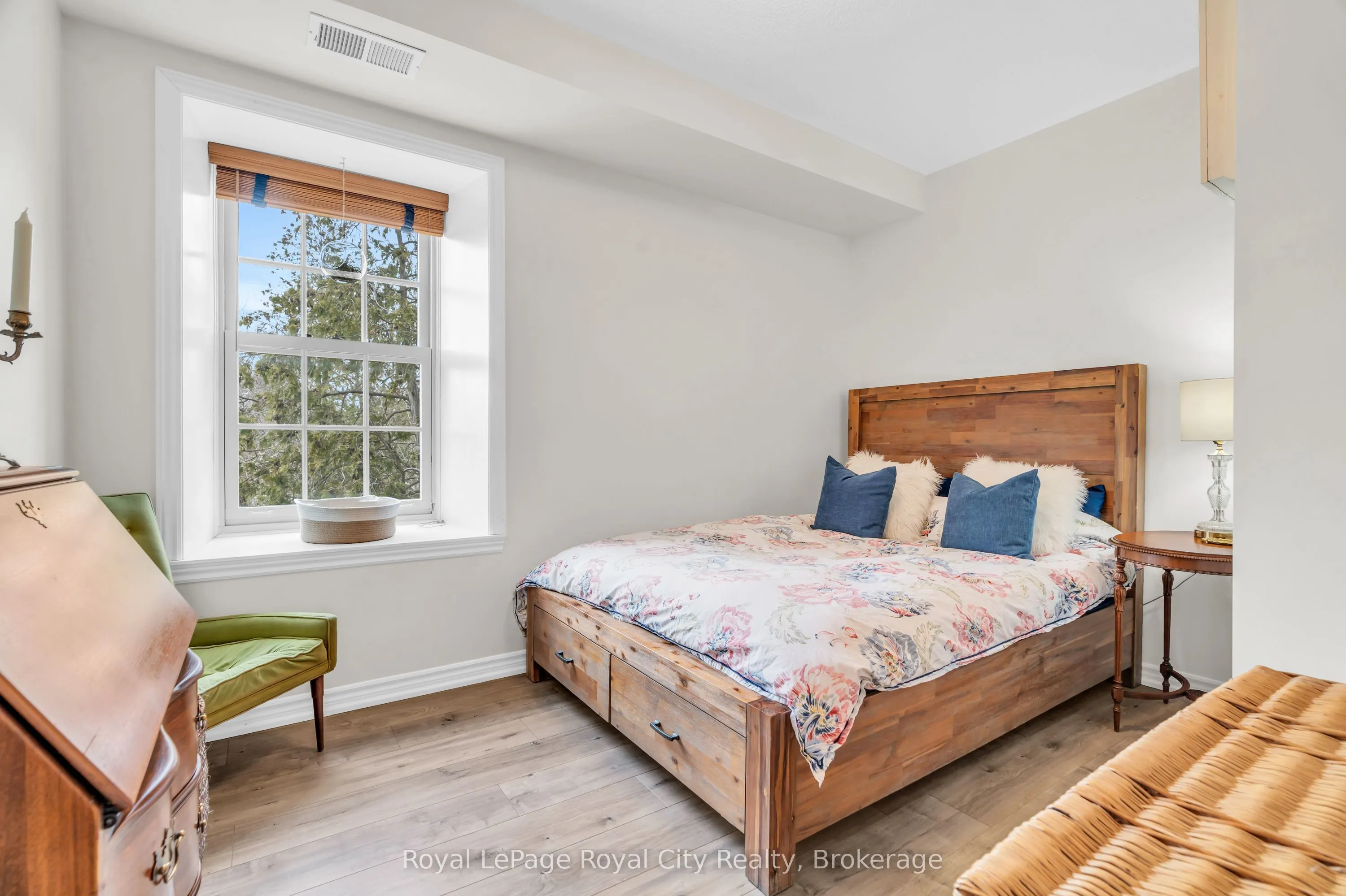 470 St Andrew Street E, #202