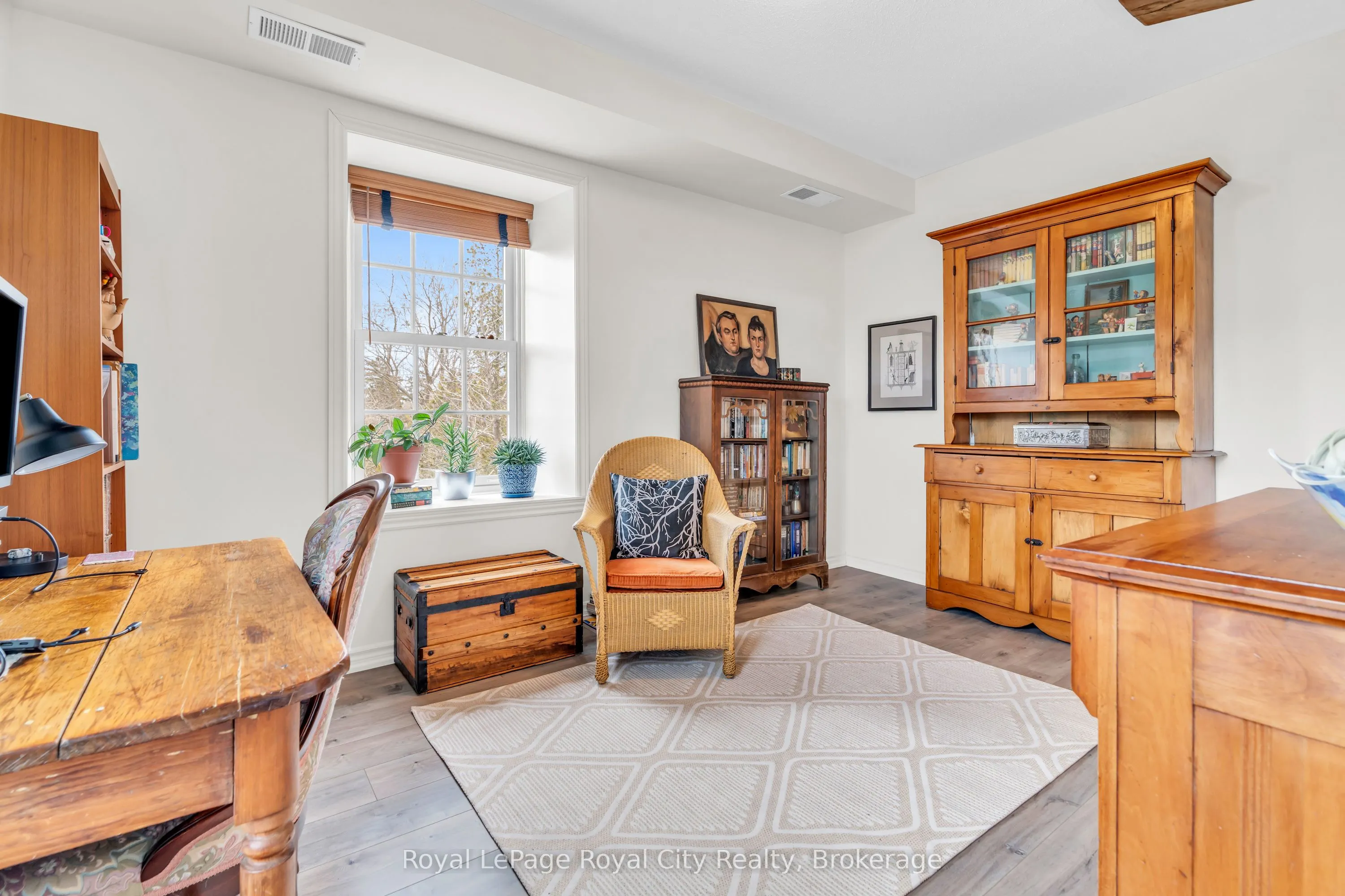 470 St Andrew Street E, #202