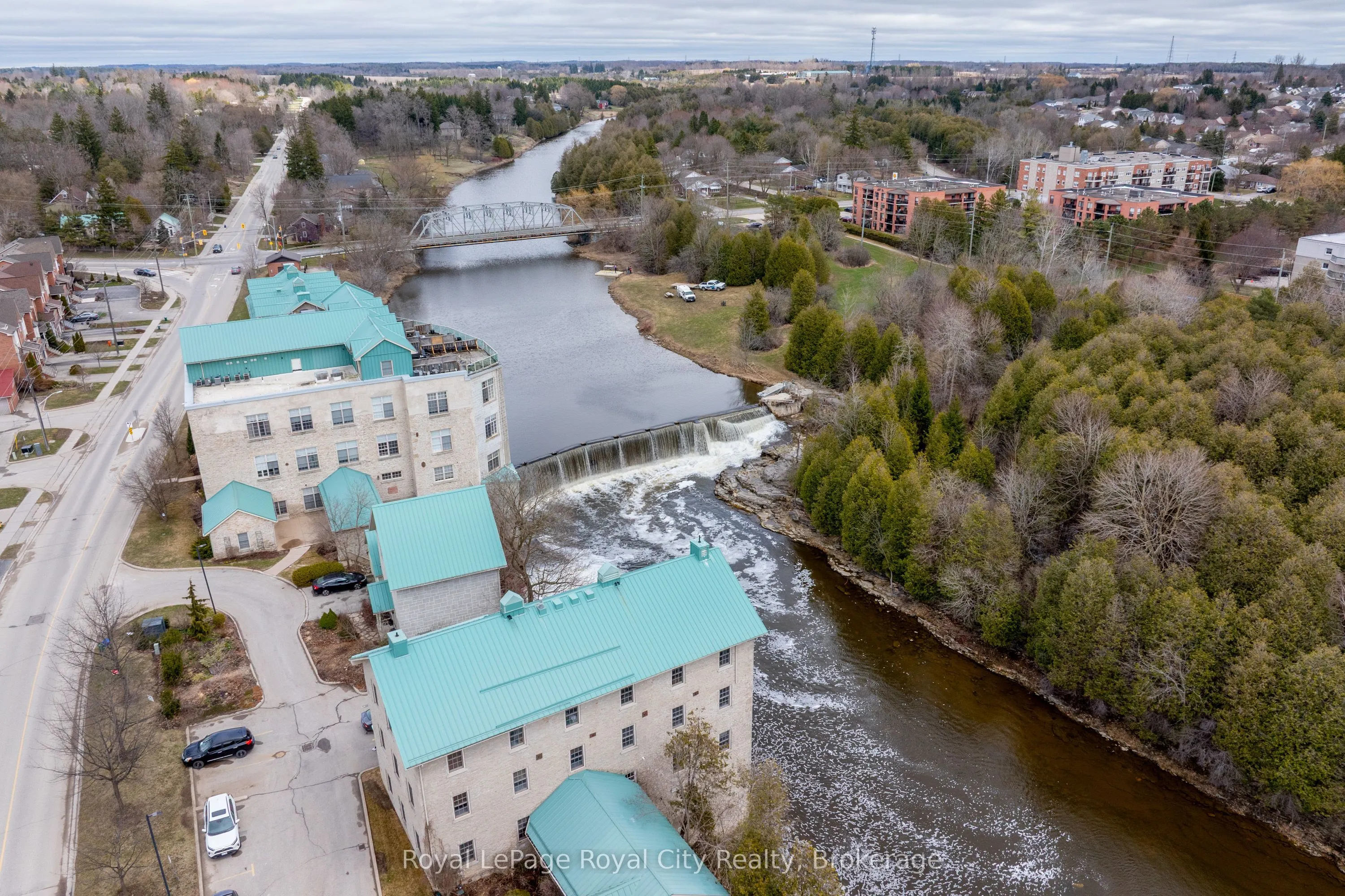 470 St Andrew Street E, #202
