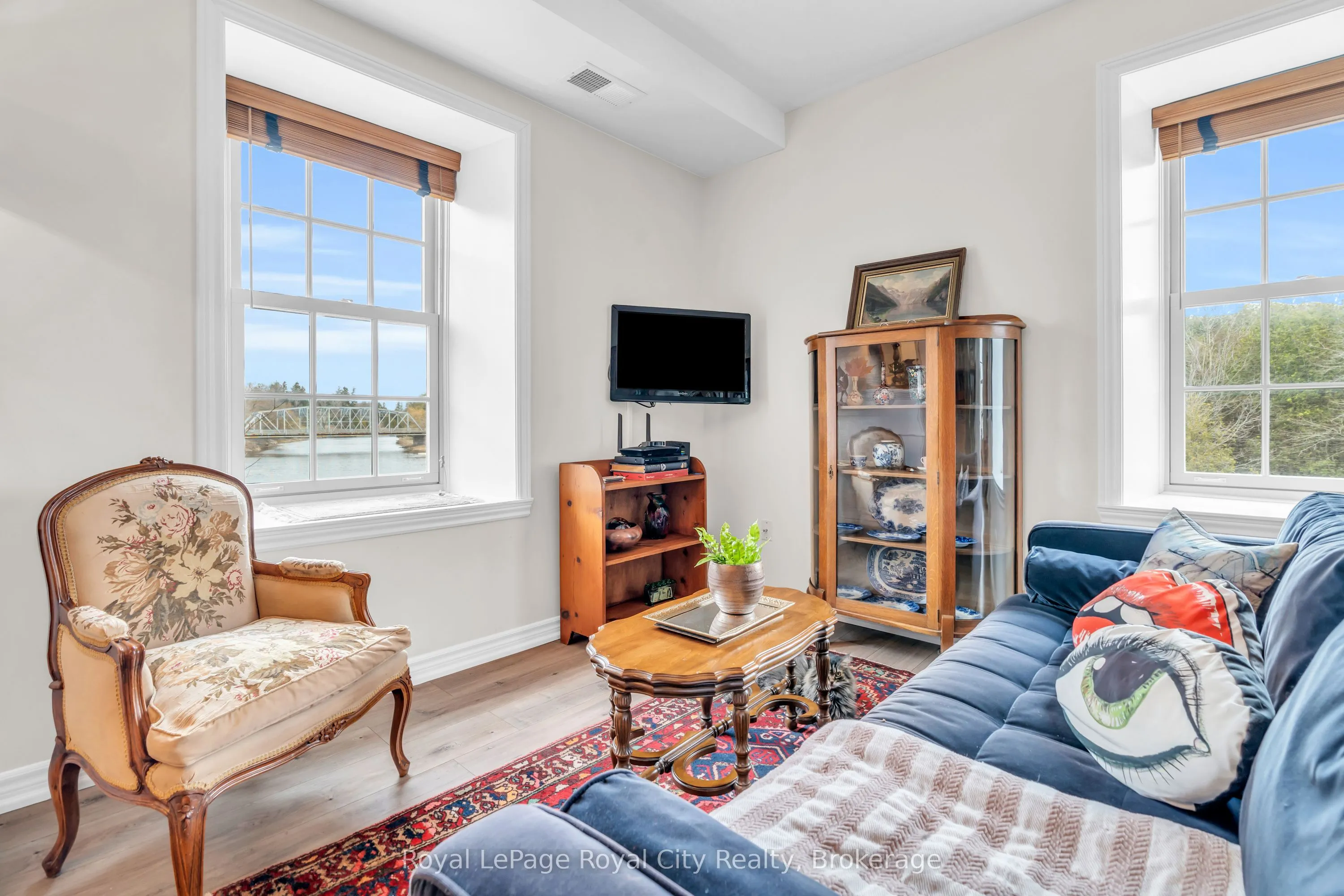 470 St Andrew Street E, #202