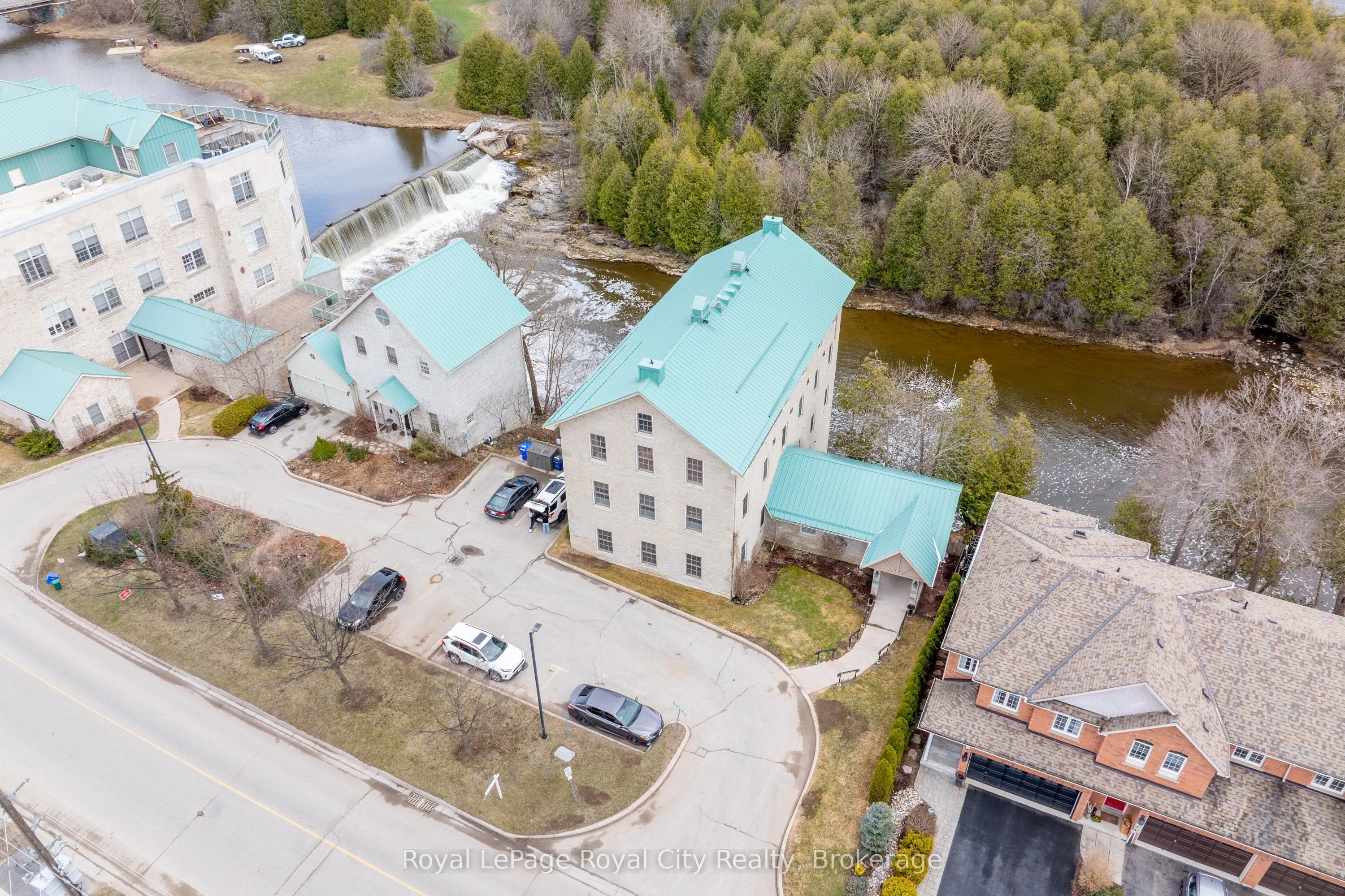 470 St Andrew Street E, #202