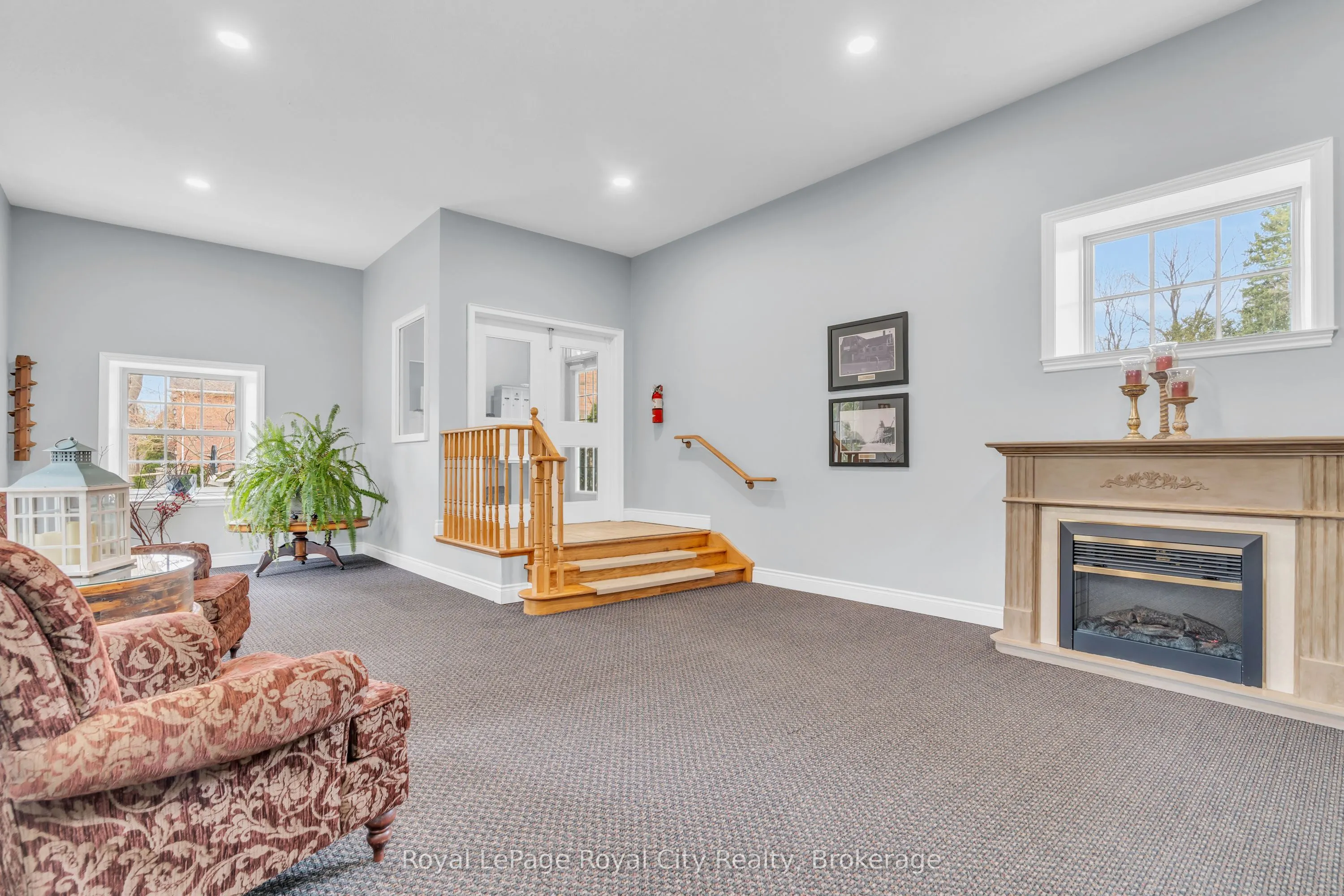 470 St Andrew Street E, #202