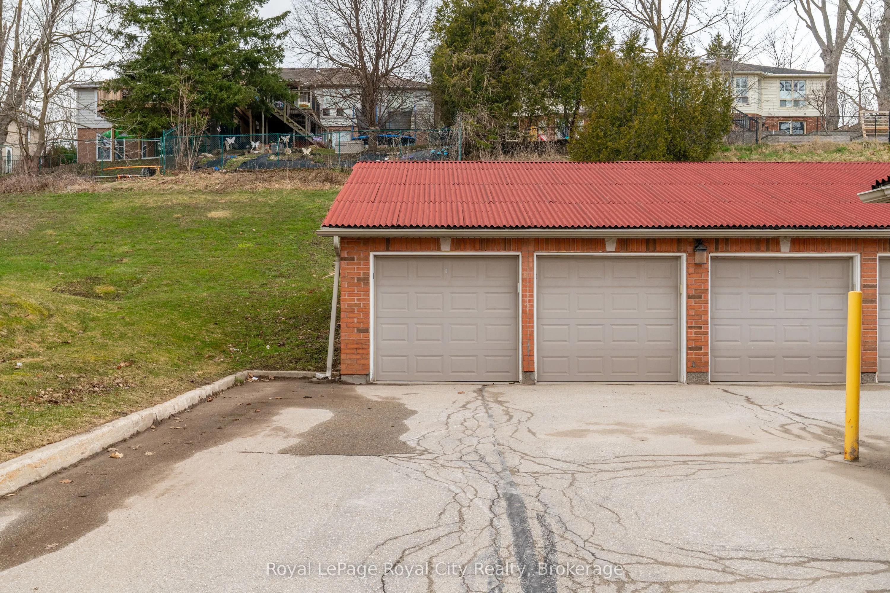 470 St Andrew Street E, #202