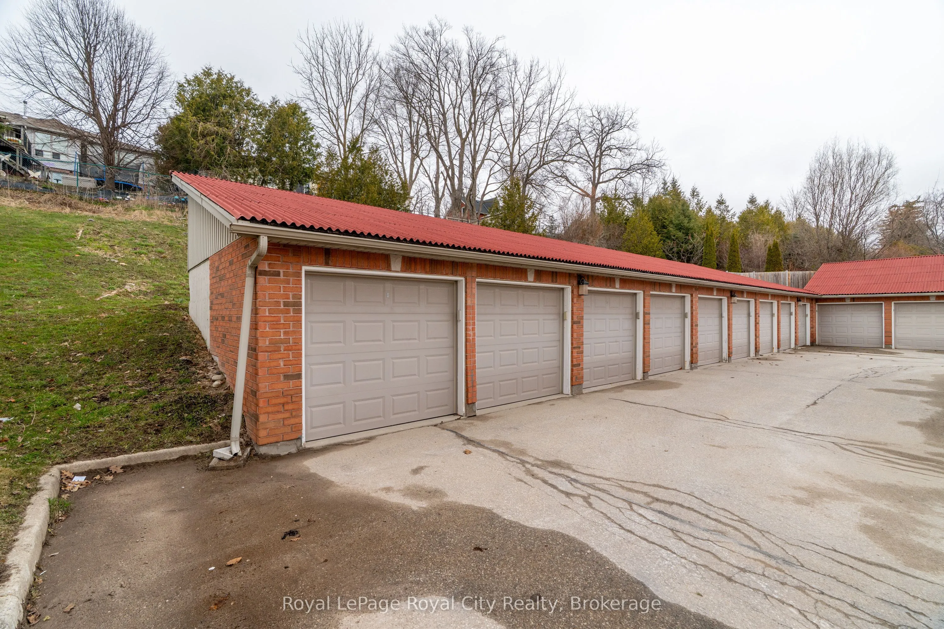 470 St Andrew Street E, #202