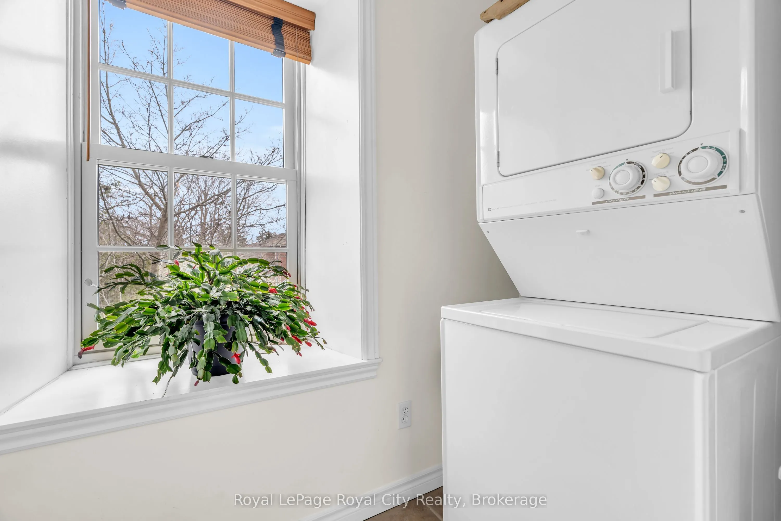 470 St Andrew Street E, #202