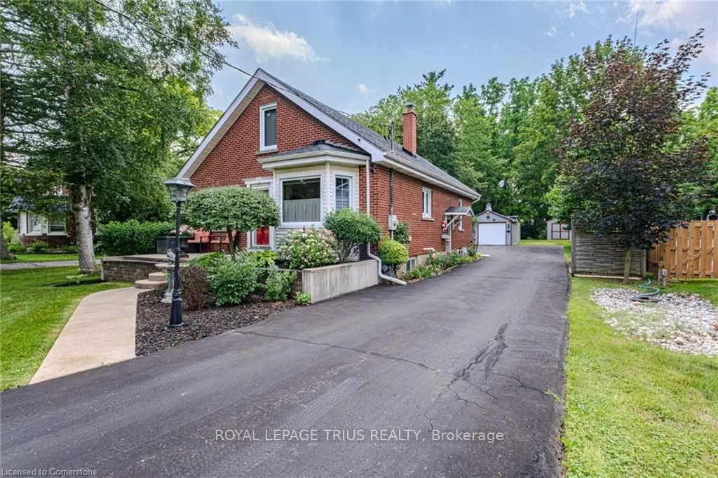 94 Queensway Road E