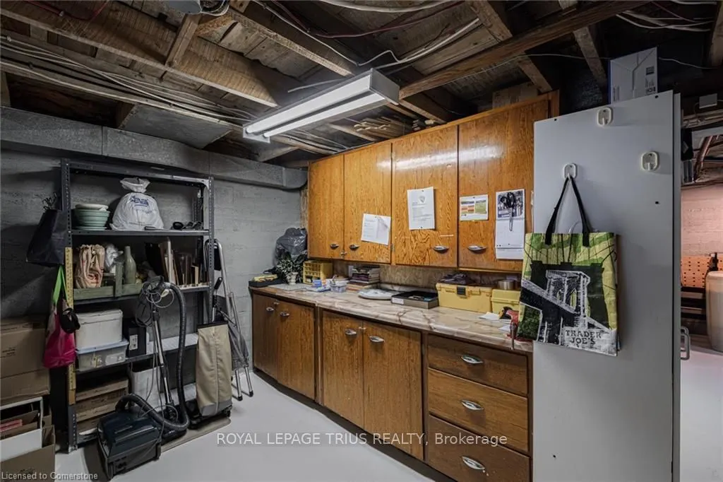 94 Queensway Road E