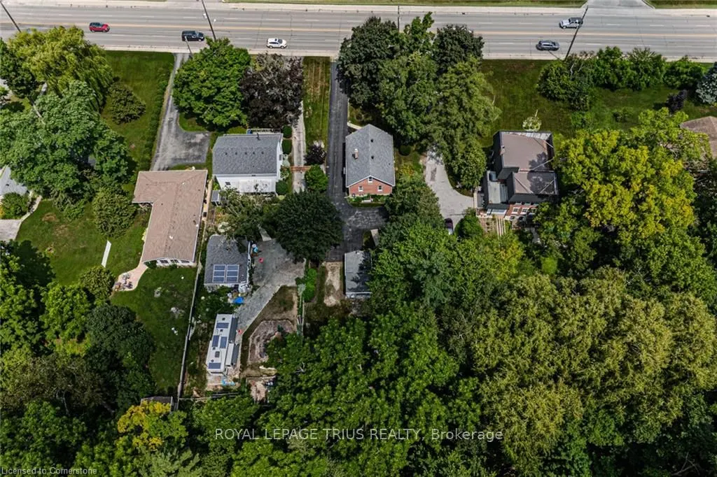94 Queensway Road E
