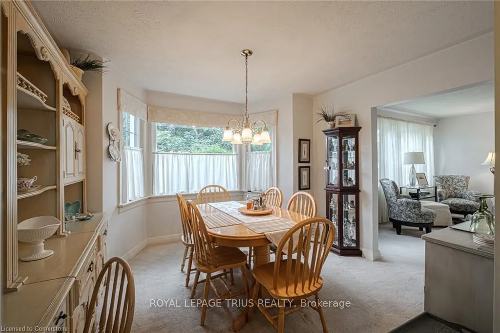 94 Queensway Road E