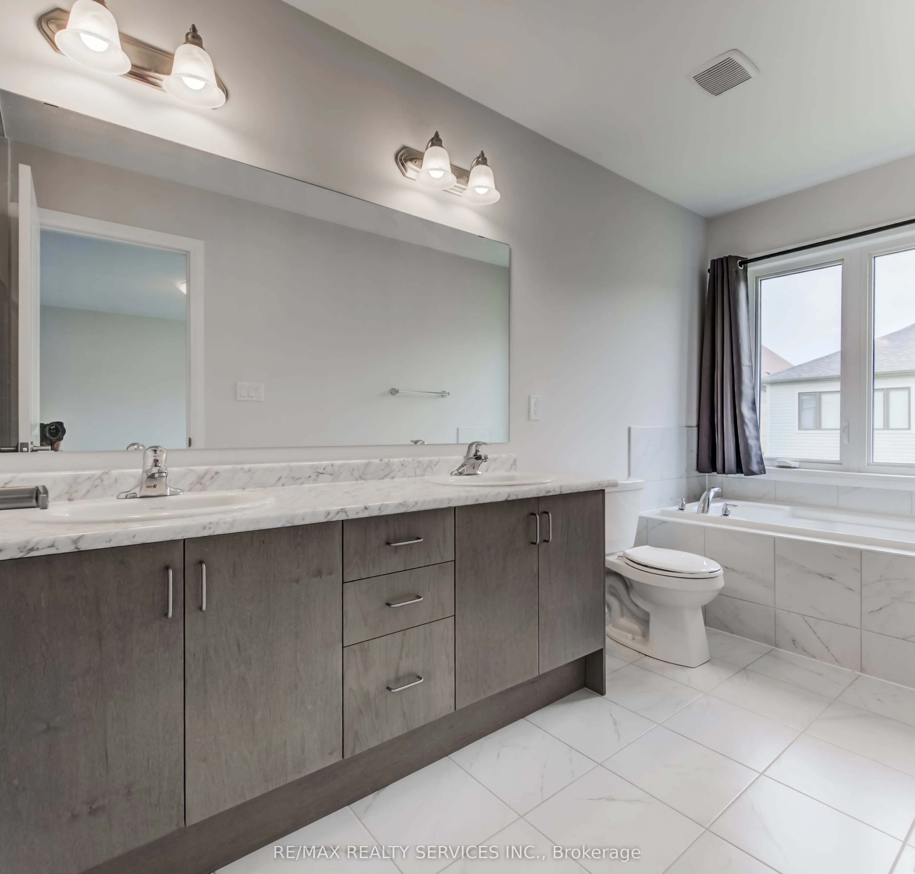 73 Prince Phillip Boulevard