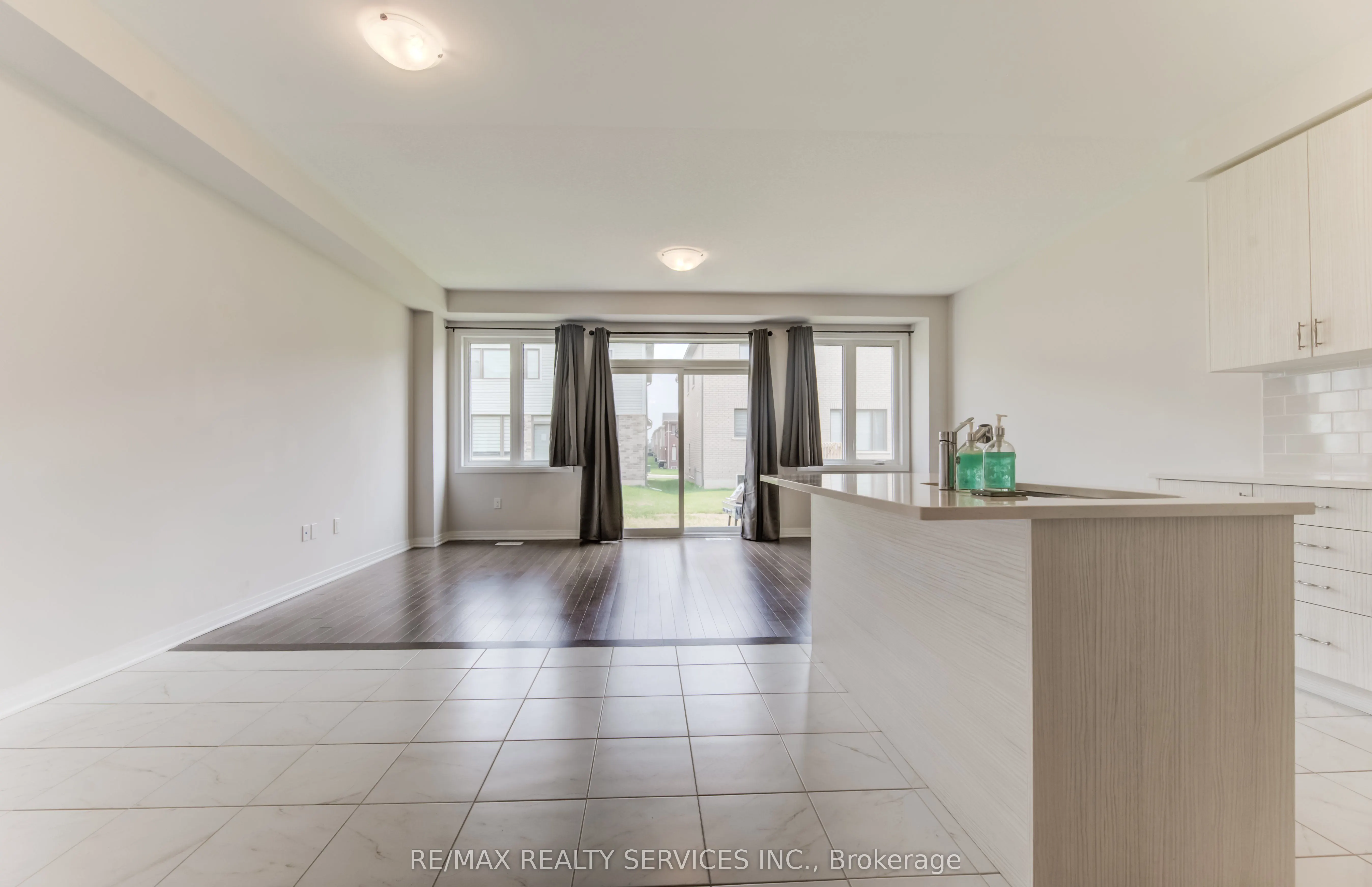 73 Prince Phillip Boulevard
