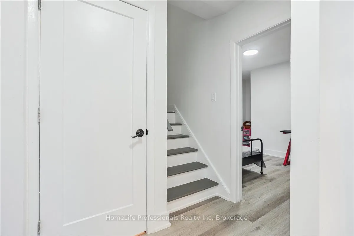6 Sylvia Avenue