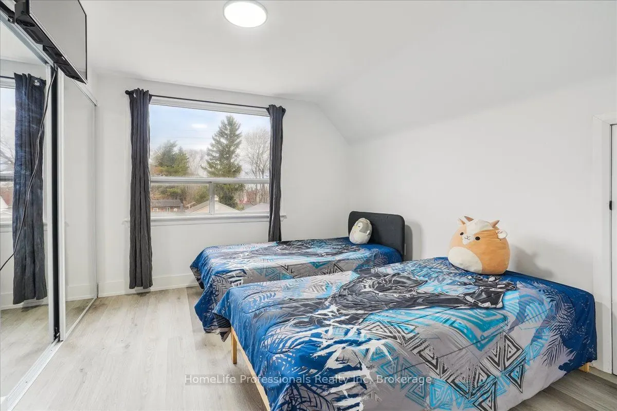 6 Sylvia Avenue