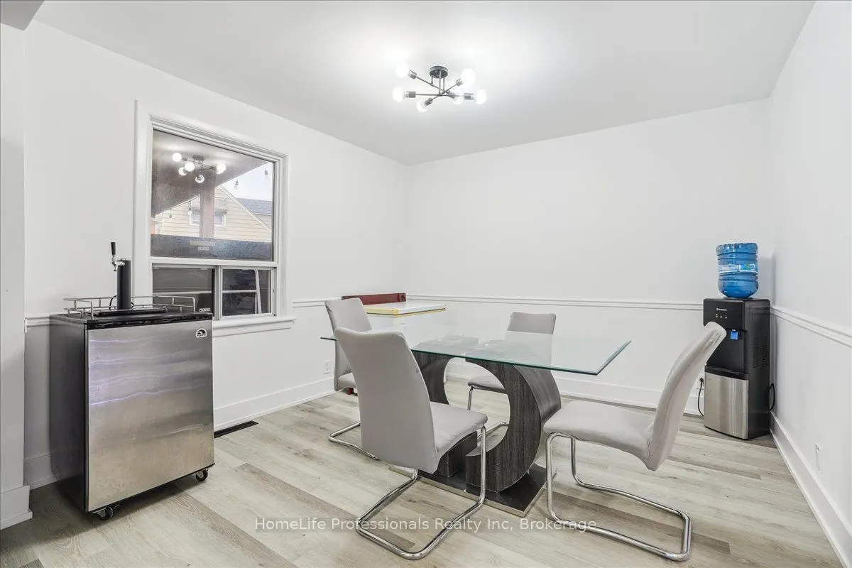 6 Sylvia Avenue