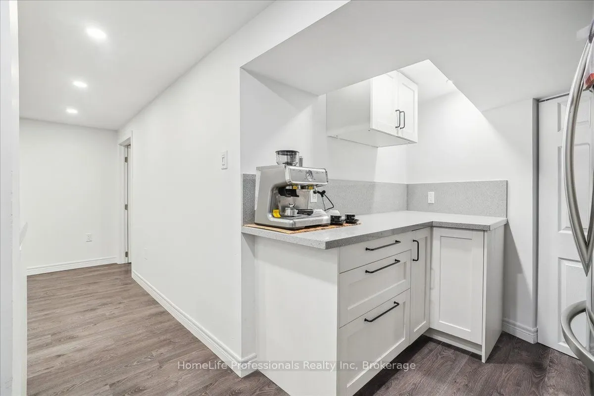 6 Sylvia Avenue
