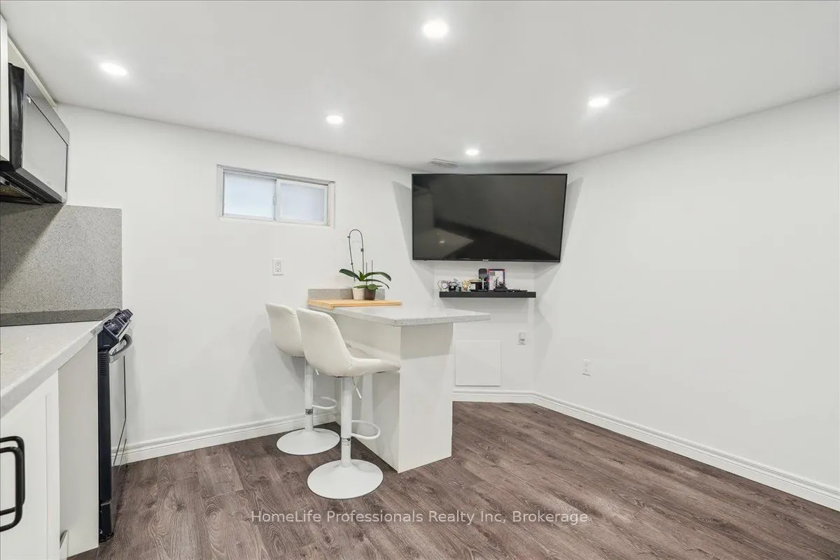 6 Sylvia Avenue