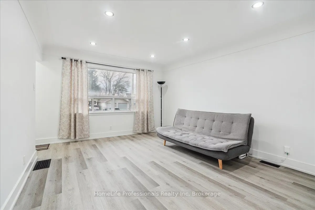 6 Sylvia Avenue