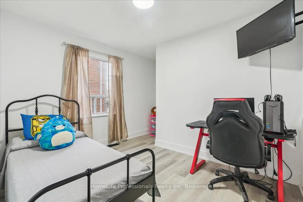 6 Sylvia Avenue