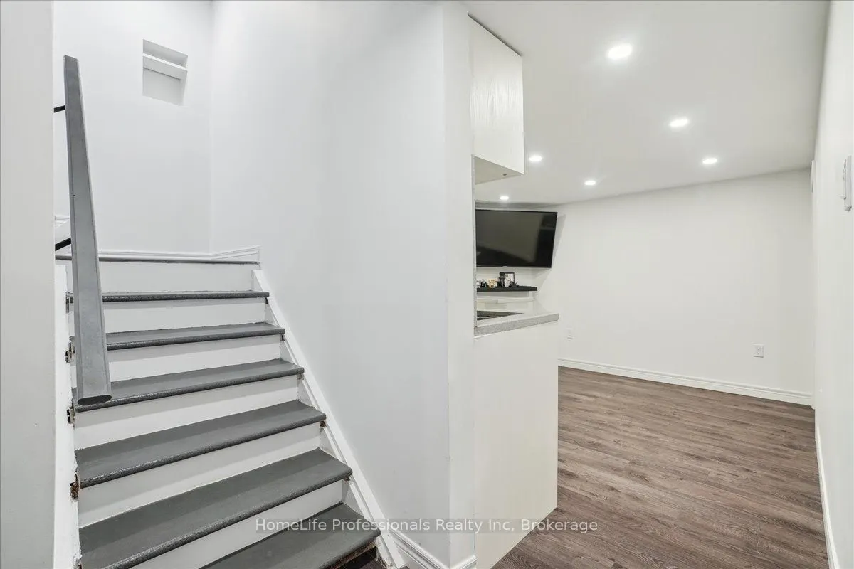 6 Sylvia Avenue