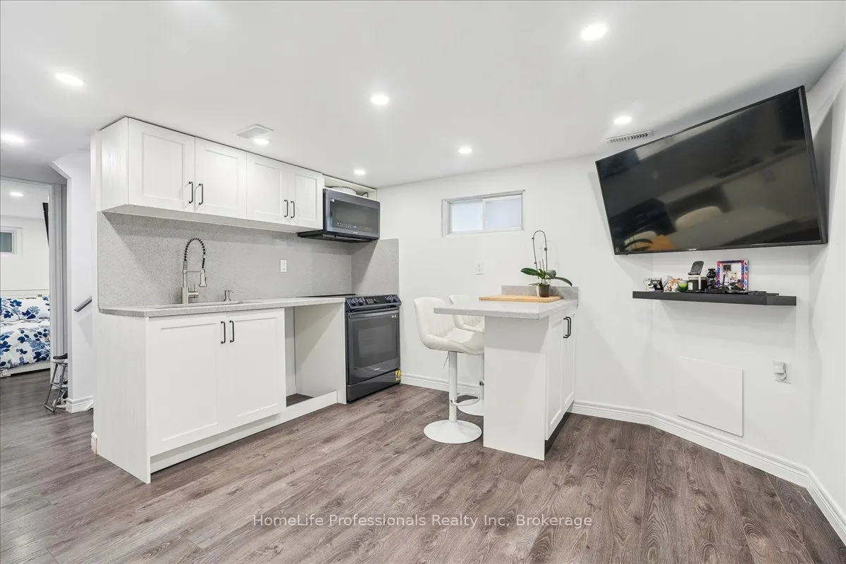 6 Sylvia Avenue