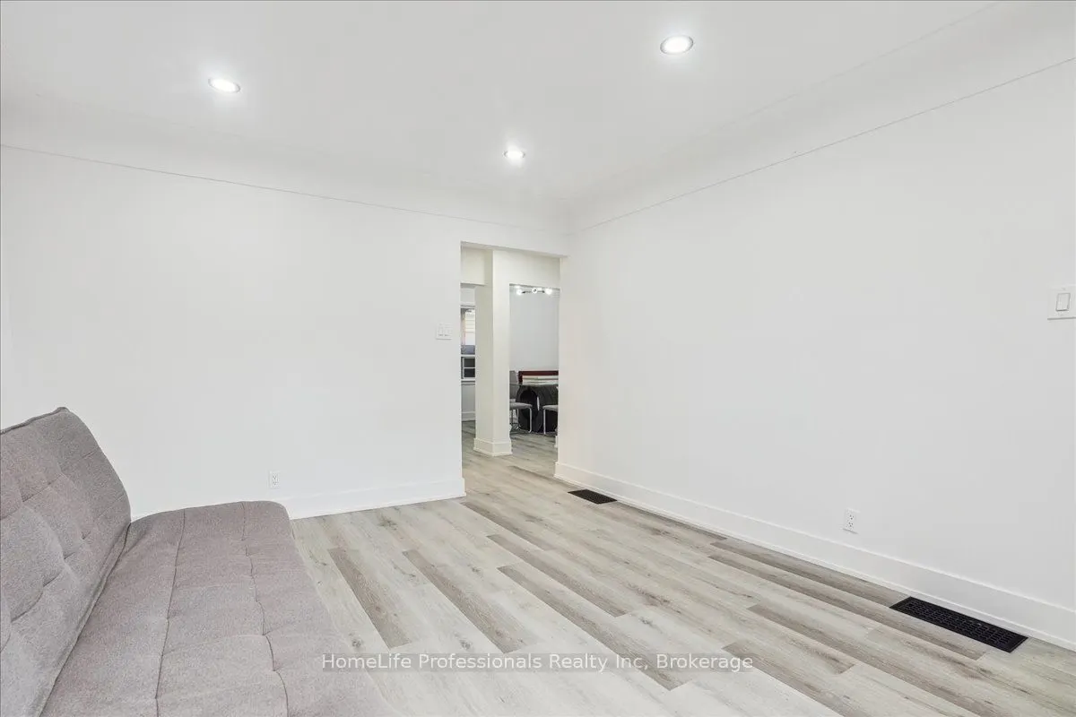 6 Sylvia Avenue