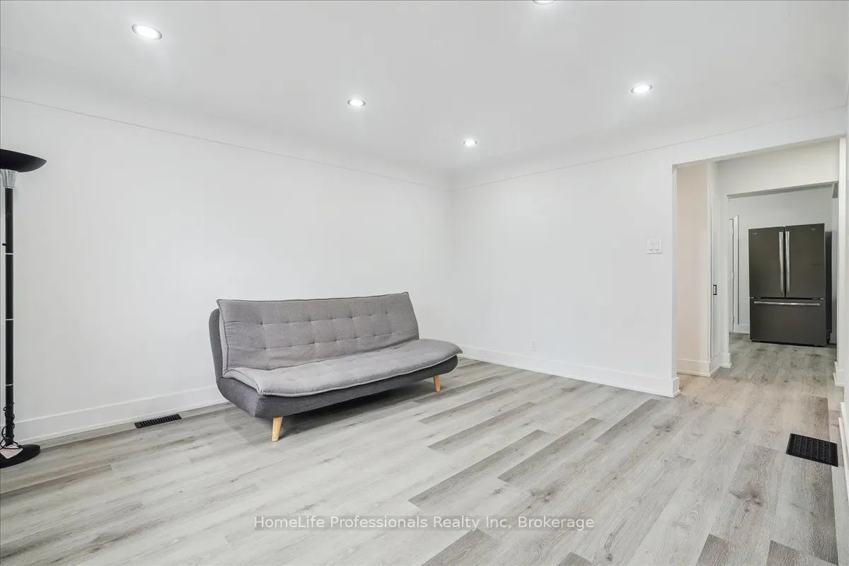 6 Sylvia Avenue