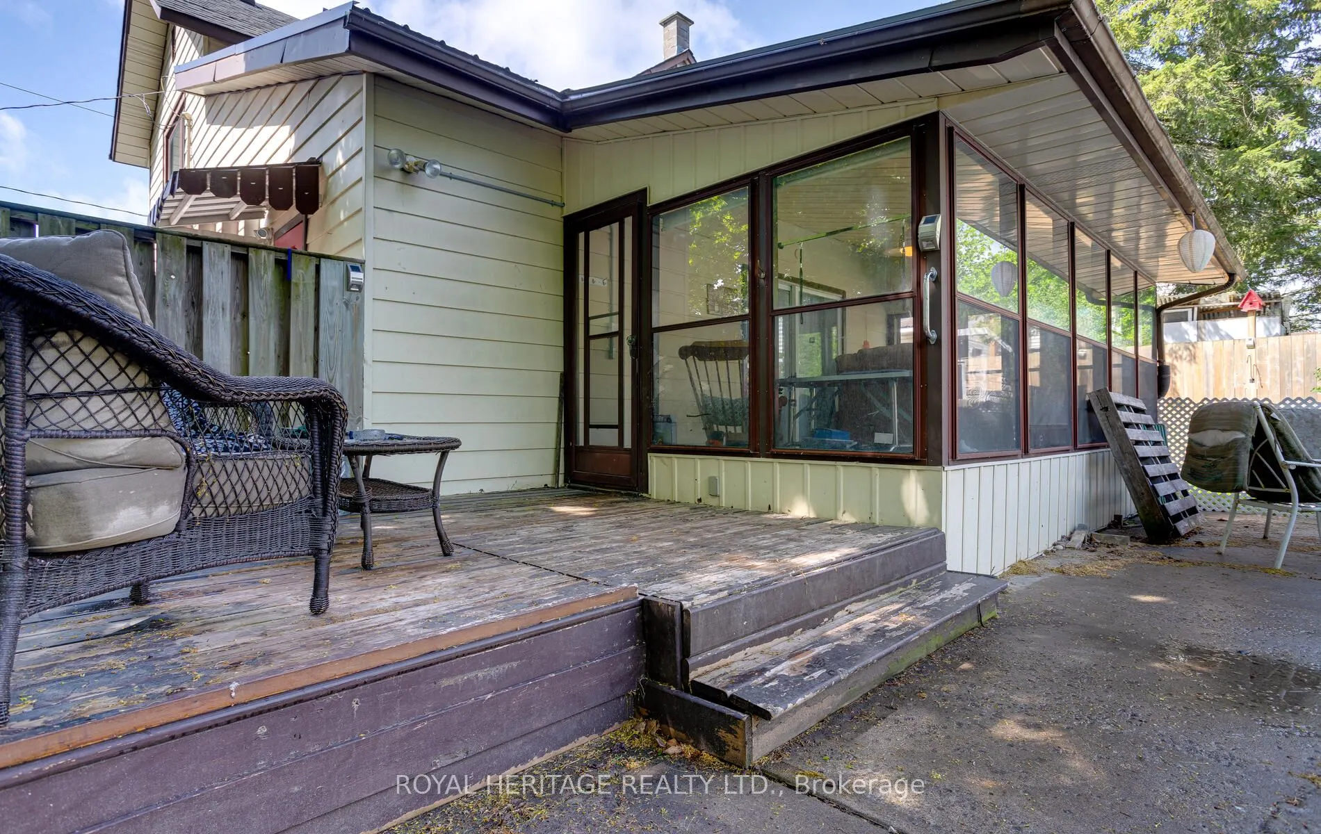 11 George Street E