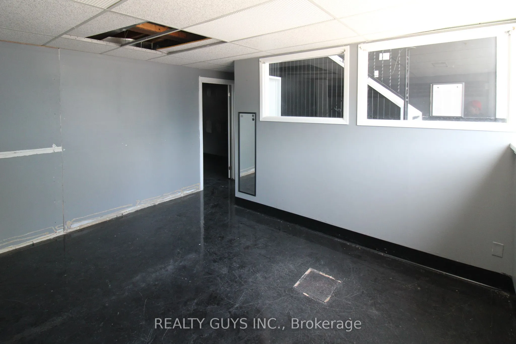 27 William Street N