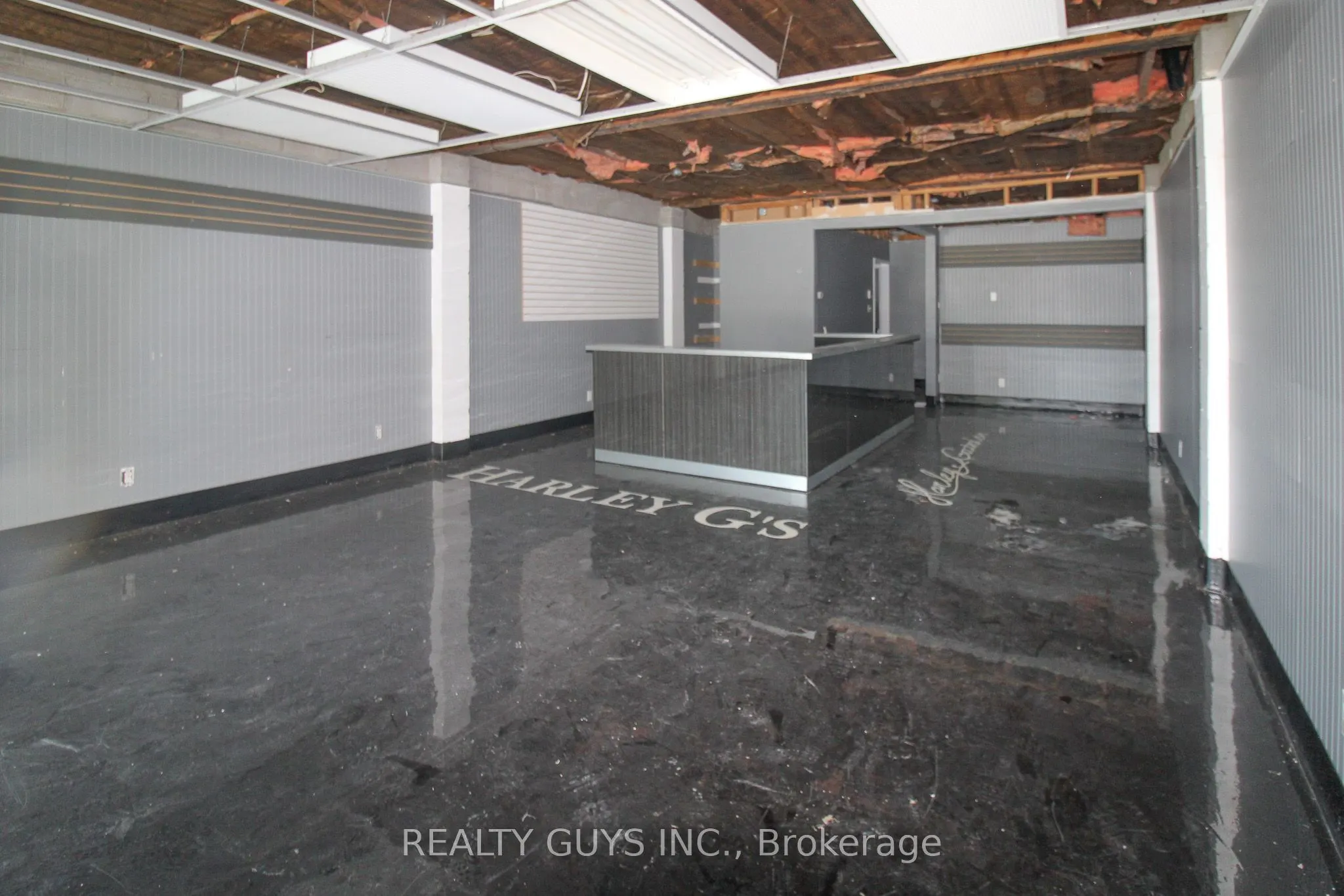 27 William Street N