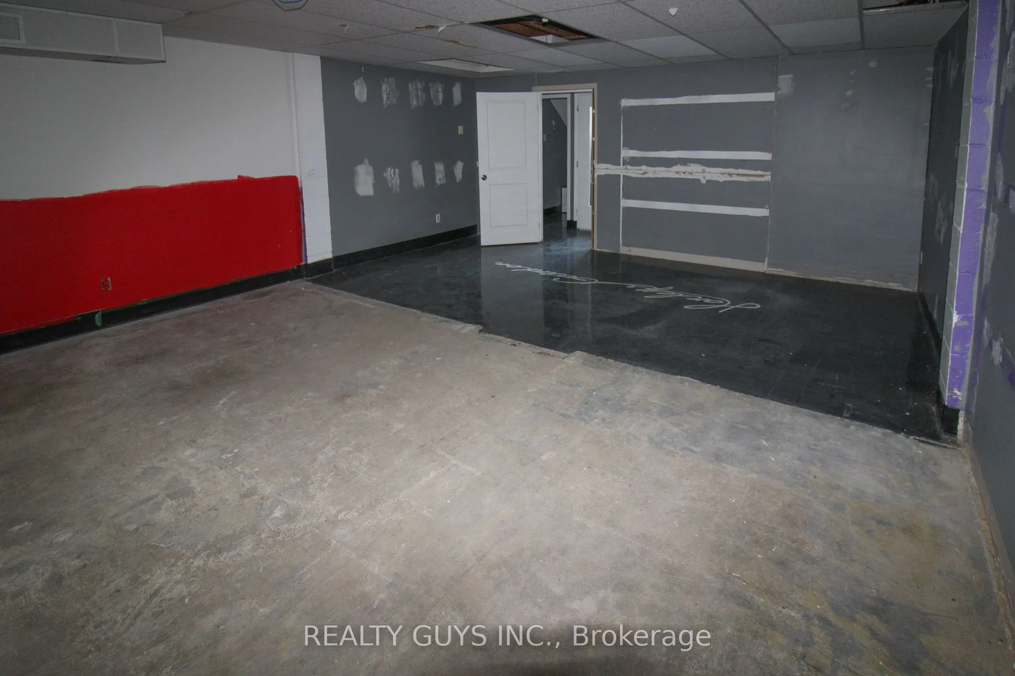 27 William Street N