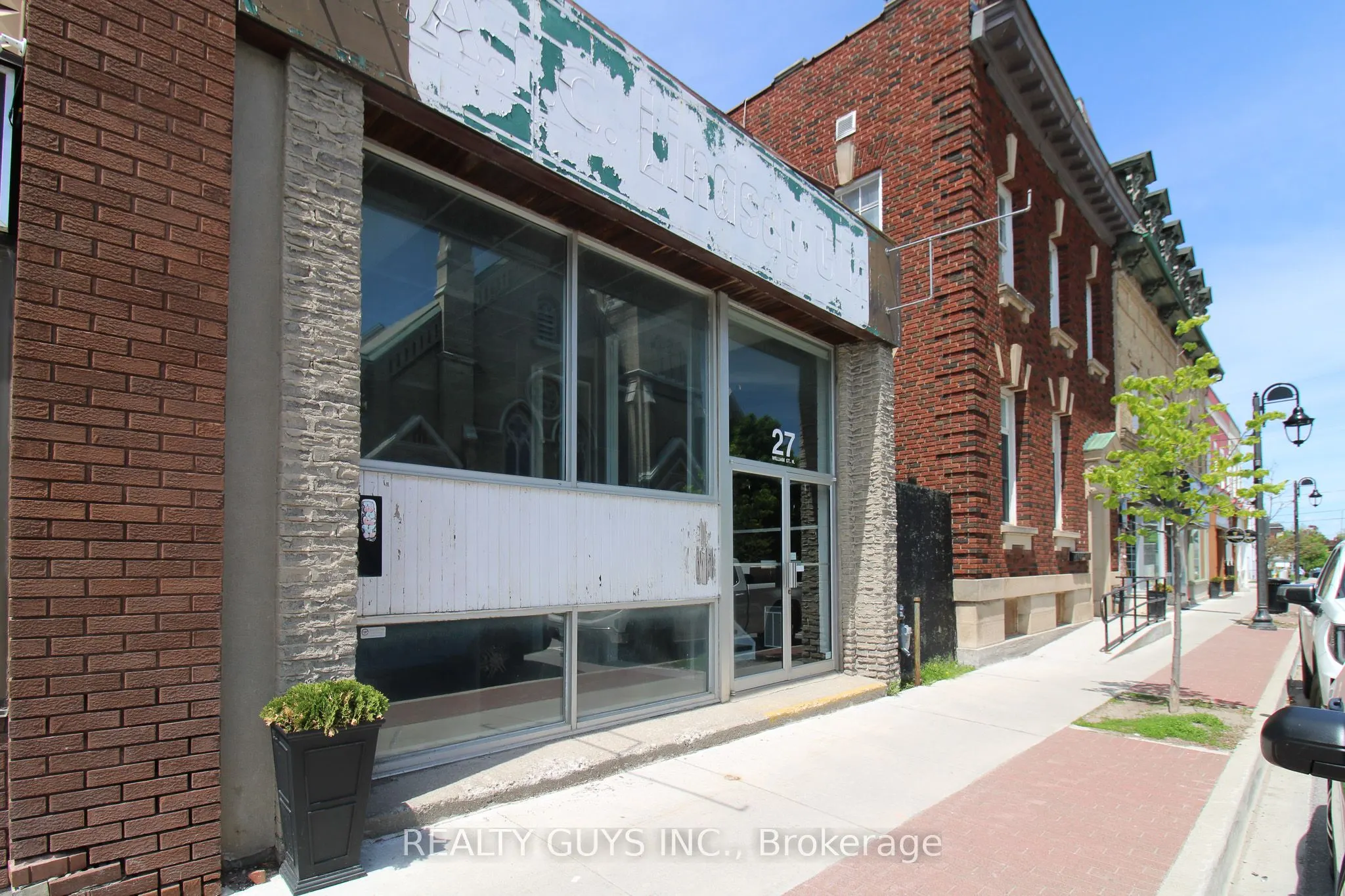 27 William Street N