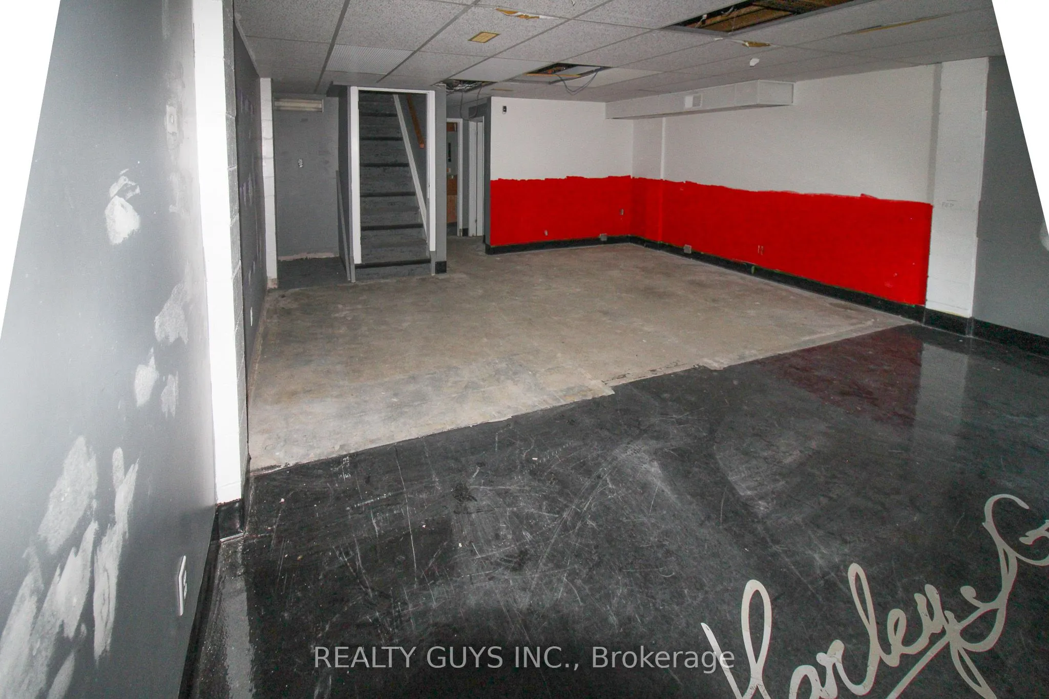 27 William Street N