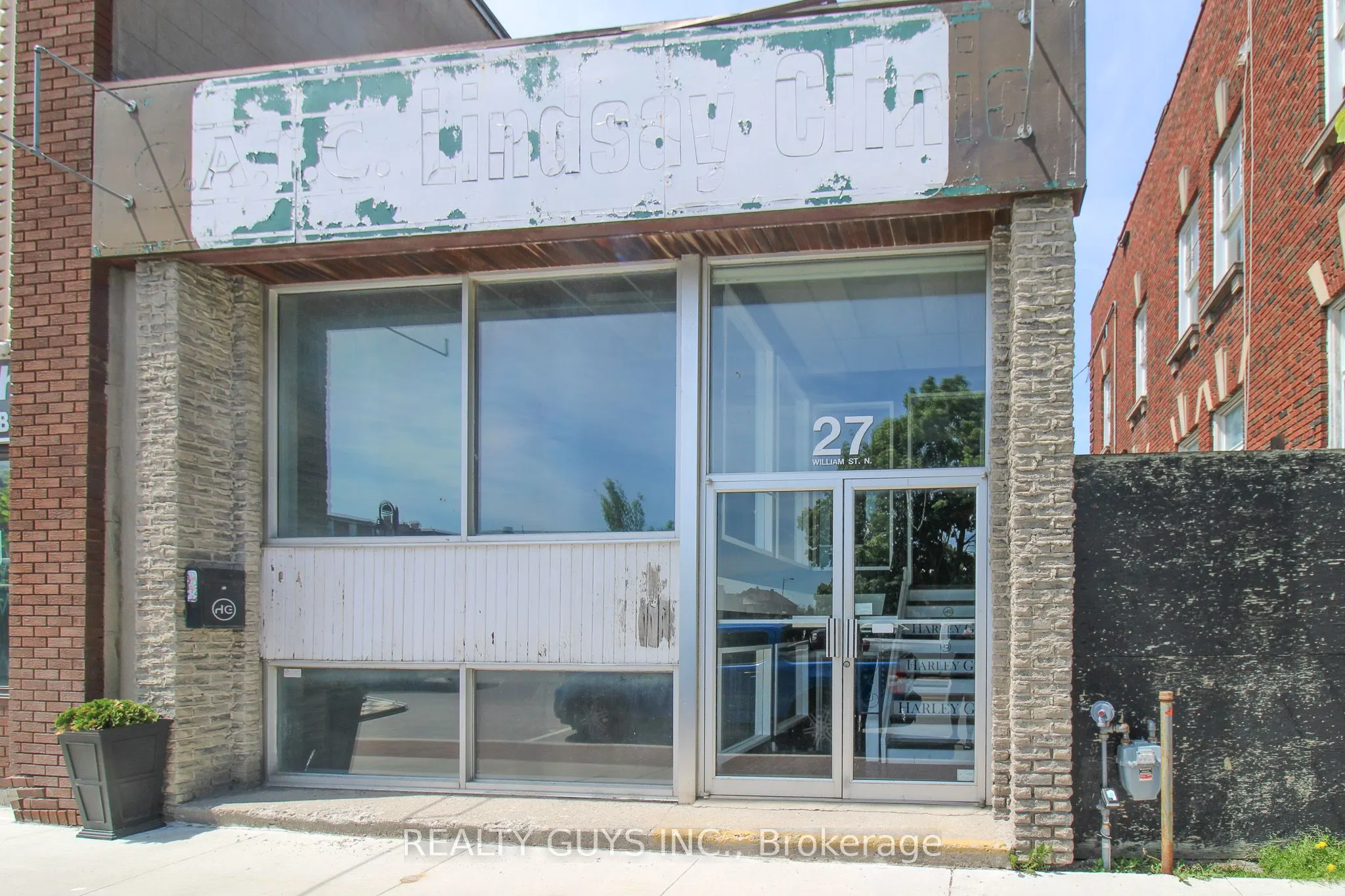 27 William Street N