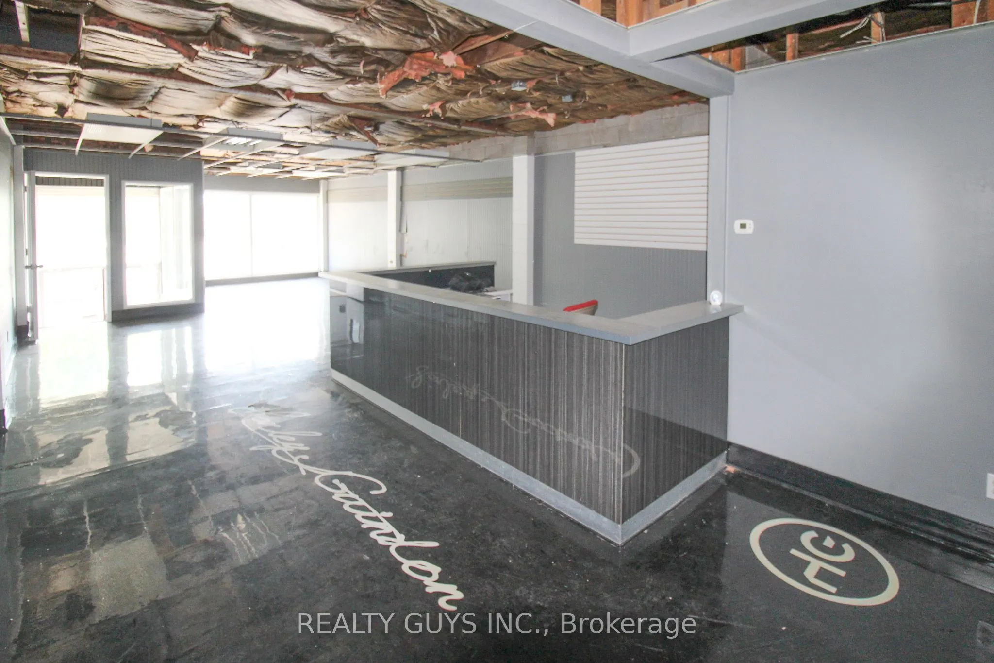 27 William Street N