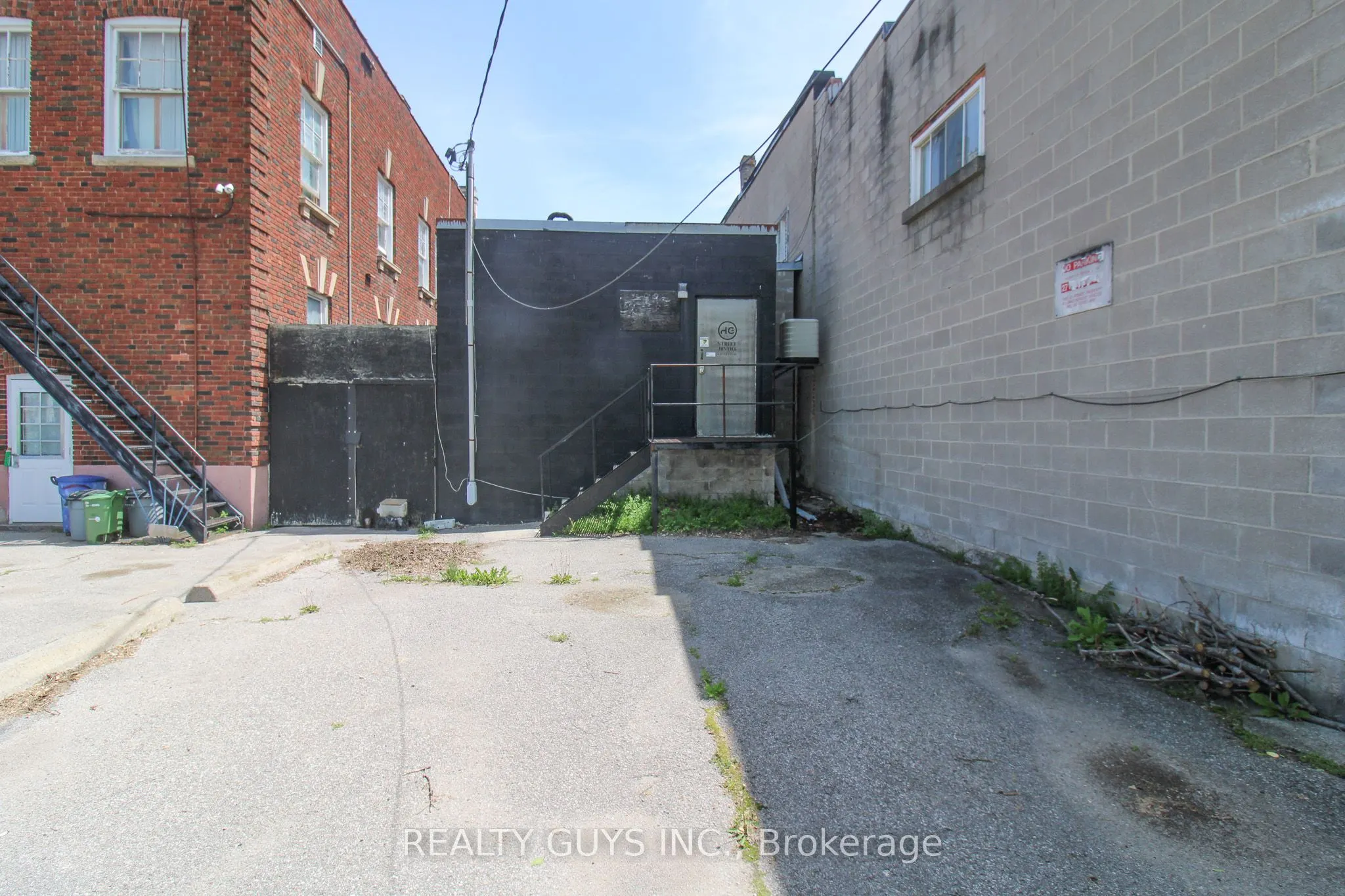 27 William Street N
