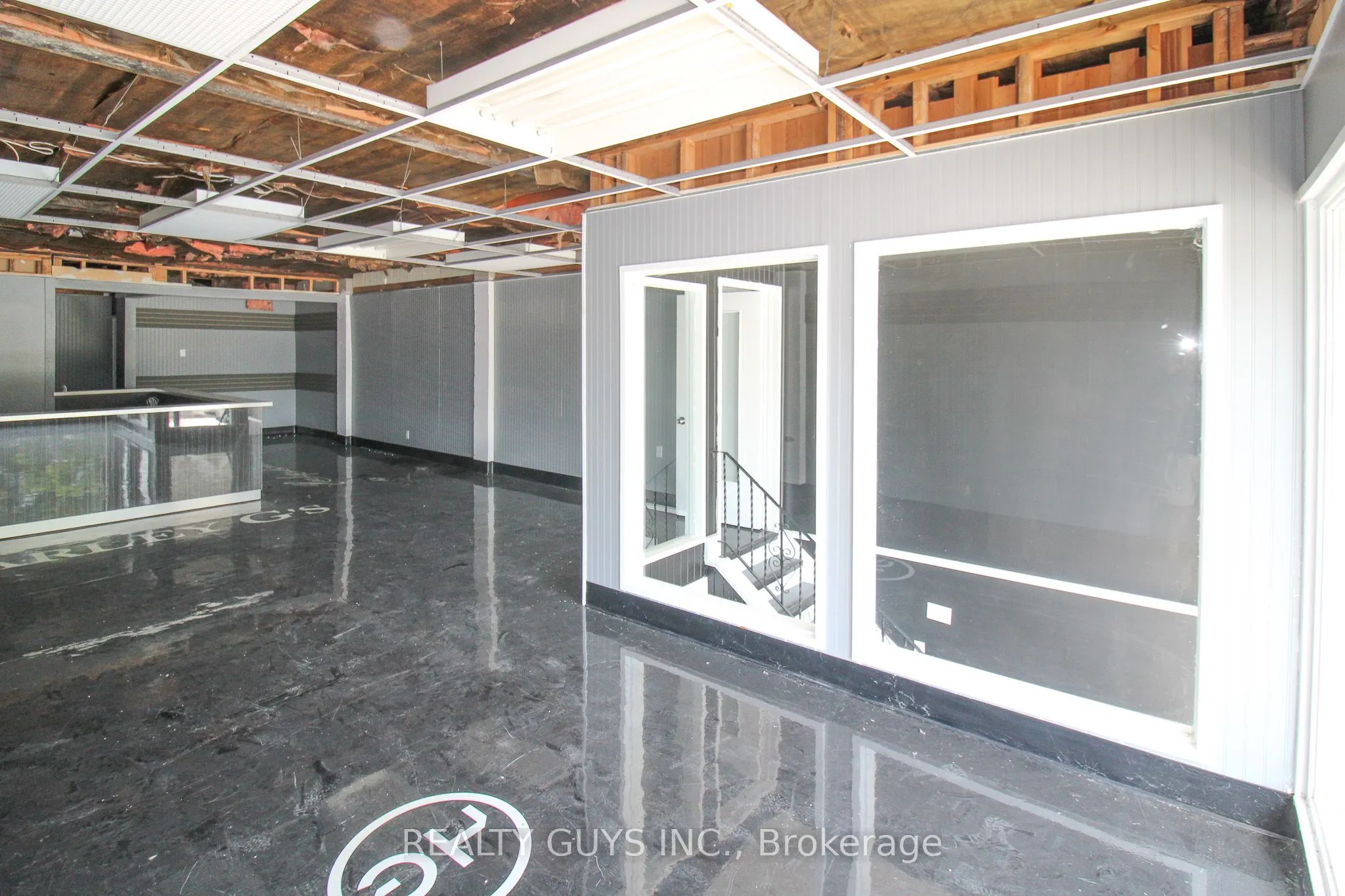27 William Street N